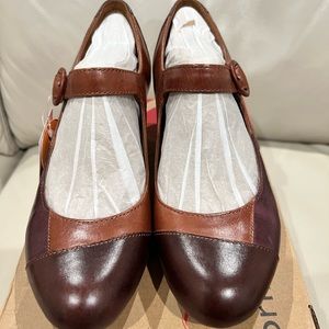 NWT Comfortiva Alora Bronze 7.5